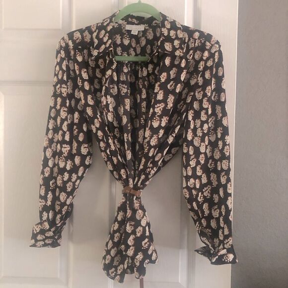 Long Sleeve floral button down - Picture 2 of 5
